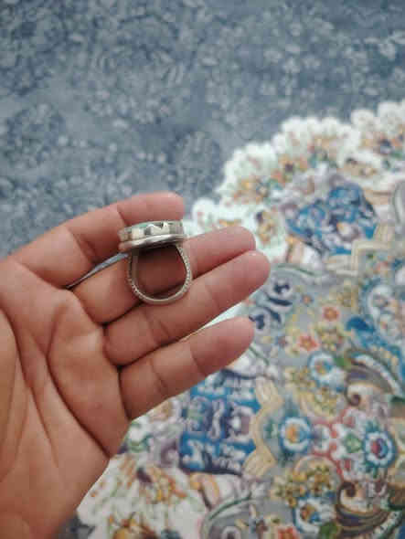 السلام عليكم محبس للبيع السعر 200 قفل رقم الهاتف ***********
