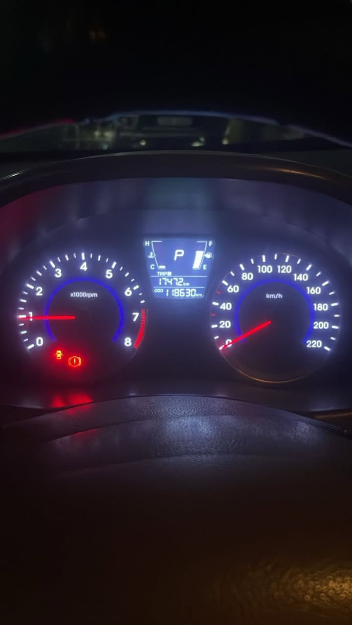 السلام عليكم اكسنت موديل 2014فول السياره مقفوله من الضربه وصبغ بيها بكانات بارد مكينه وكير مقفوله 5ويكب فتحه اشاير مريرقم بغداد الجديد سنويه جديده بااسمي السياره السعر 105وبيها مجال بسيط ماشيه 117حقيقي***********
