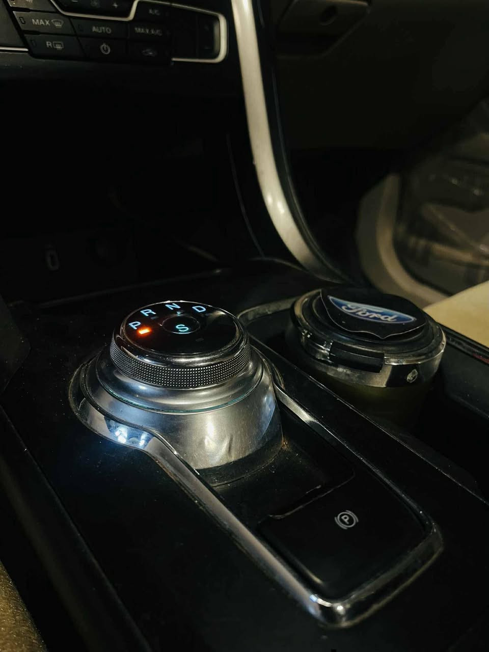 فورد فيوجين se2017
محرك 1500 تيربو
صبغ قطعة واحدة جاملغ
وبنيد تبديل وكالة
رقم اربيل بسمي سنويه وهزة جديد 
موصفات
شاشه جبيره
تشغيل بصمه
رمز دخول الابواب
سستم سماعات
كامره خلفيه
كار بلي
كير ماوس s
كشنات جلد بيج
كراسي ثنين كهرباء
شفتات استيرين
تحكمات استيرين كامل
ماسحات اوتو
لايت زنون
قطعتين تبريد
حساس دعاميه خلفيه
وبقيه الموصفات المعروفه
السياره حلوه ونظيفه
سعرها 125ورقه وبيها مجال
📍العنوان موصل
📞رقم ***********
