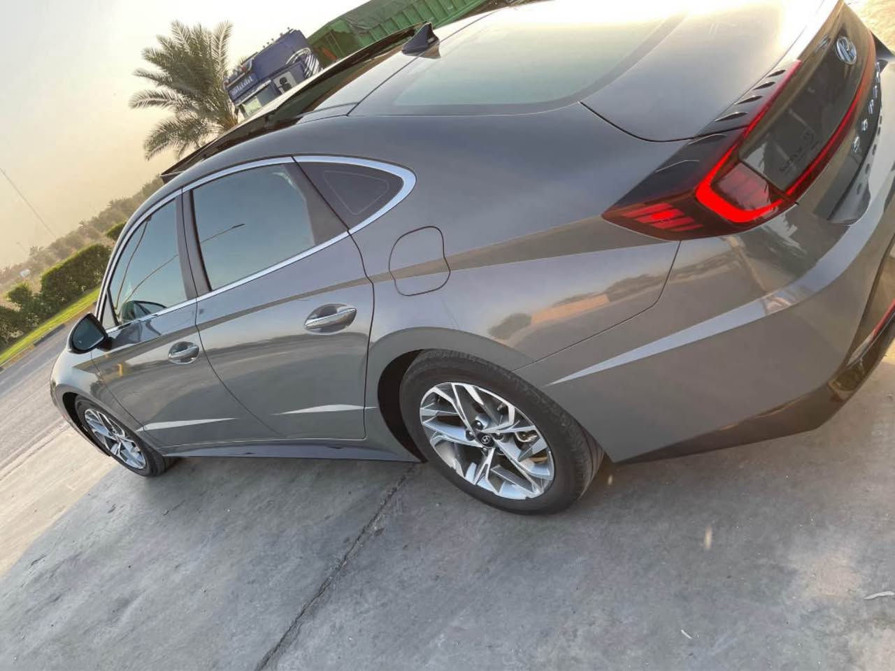 سوناتا 2023 فول مواصفات SEL امريكي 

الحادث :- سطحي مرفق في المنشور + سونار جاهز 

المواصفات 🔥:-

1- بصمة تشغيل 
2- بصمة ابواب لمس 
3- سقف بانوراما بالكامل 
4- تحكمات ستيرن 
5- رادارات جانبيه وخلفية وامامية (360 درجة)
6- قيادة ذاتية 
7- مثبت سرعة 
8- اوتو هولد 
9- سايد بريك دكمة
10- كار بلي + اندرويد اوتو 
11- شاشة ديجيتال 
12- كامرة خلفية 
13- تدفئة وتبريد قطعتين + الكشنات
14- كير بيانو (دكم) 8 سرعات 
15- انظمة قيادة 5
16- اشاير بالمري 
17- لايت زينون 
18- كشن قيادة كهربائي 
و بعد المواصفات الباقية معروفة 

المحرك :- 2500GDI (تنفس طبيعي ) المرغوب والقوي والاقتصادي 🔥

السنوية :- معوقين تنتهي ب2030 وكالة عامة بضمان 

رقم المركبة :- بابل دولي (انكليزي)

السعر :- 170$ قفل 

العنوان :- كربلاء - البوبيات  

رقم الهاتف : *********** كربلاء, العراق
