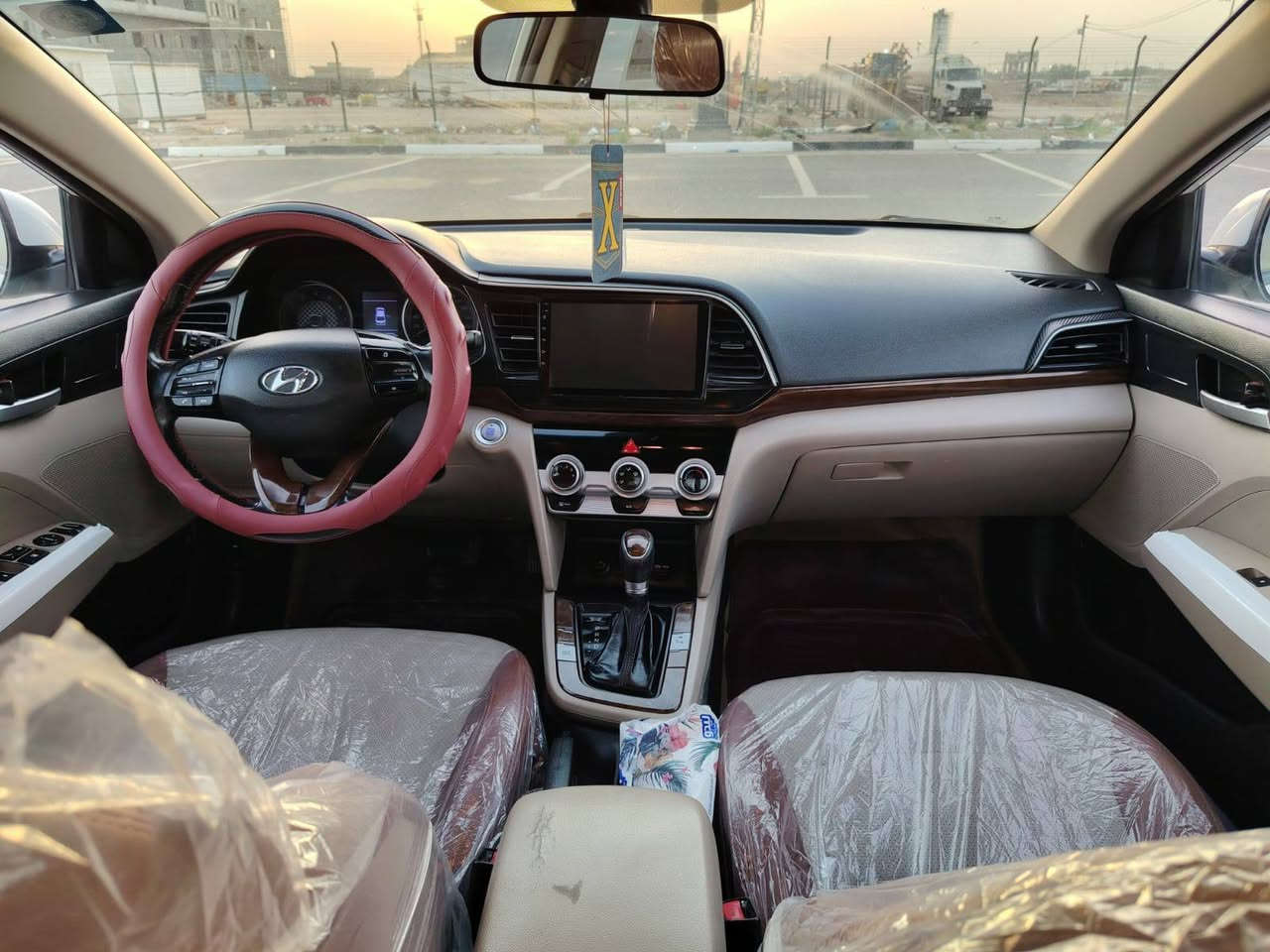 السلام عليكم سياره نوع الانتره خليجي موديل2020فول موصفات واحد على واحد فتحت سقف تبريد قطعتين اشاير مري  شاشه جبيره  حساس امامي خلفي كامره  دوره داخل لونين  السياره كفاله عامه  كير مكينه حداديه تبريد كفاله  السعر 159رقم الهاتف***********
