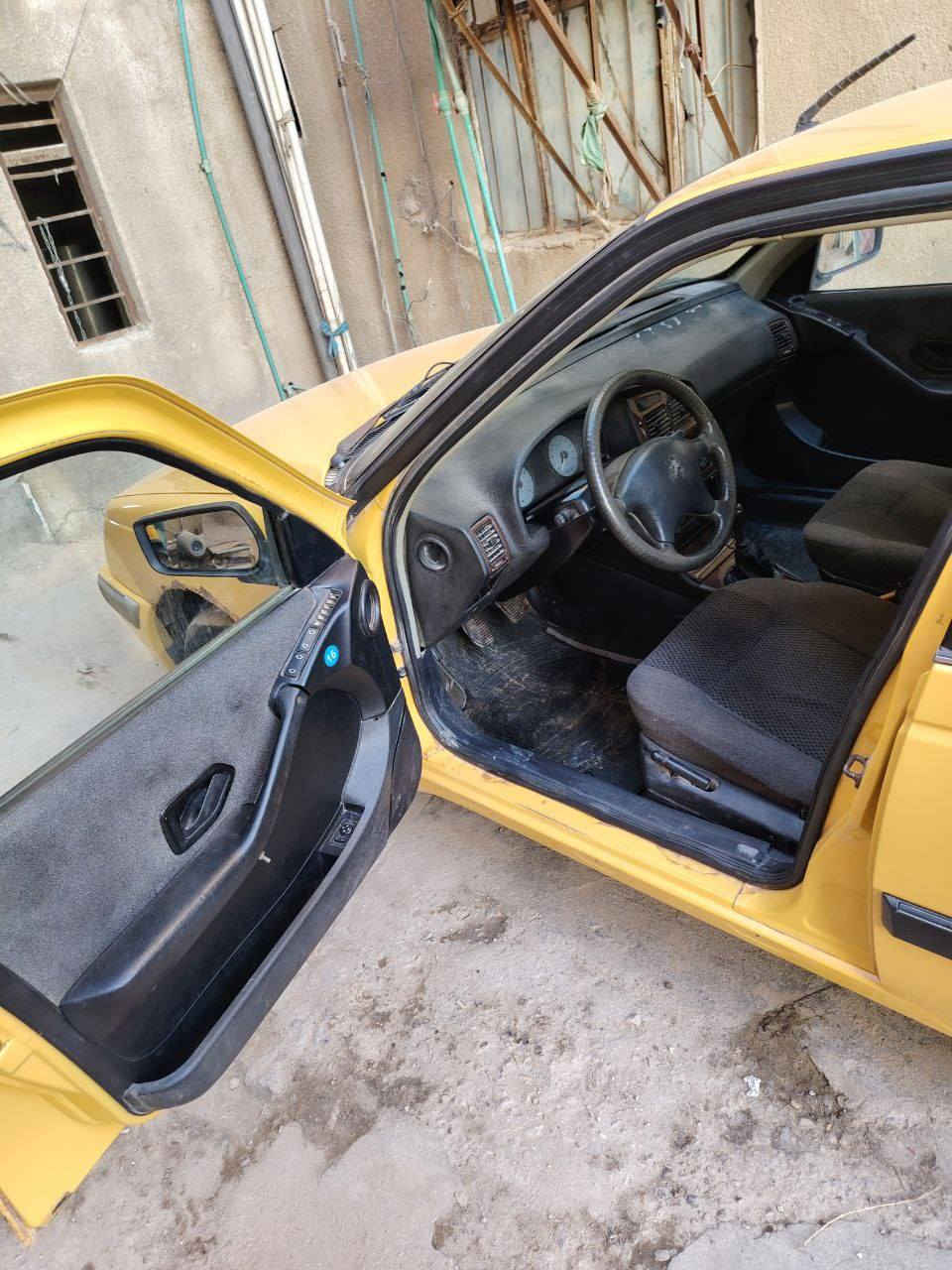 السلام عليكم بيجو بارص مديل 2015سياره نضيفه كير محرك تبريد ثلج سياره مامبدل بيه اي قطعه سياره بلاديه رقم ذي قار راعيه موجود سنويه ساقطه السعر 35مطلوبه هيئه وغرامات ينزلن من سعره الرقم ***********متواجد واتساب ورصيد
