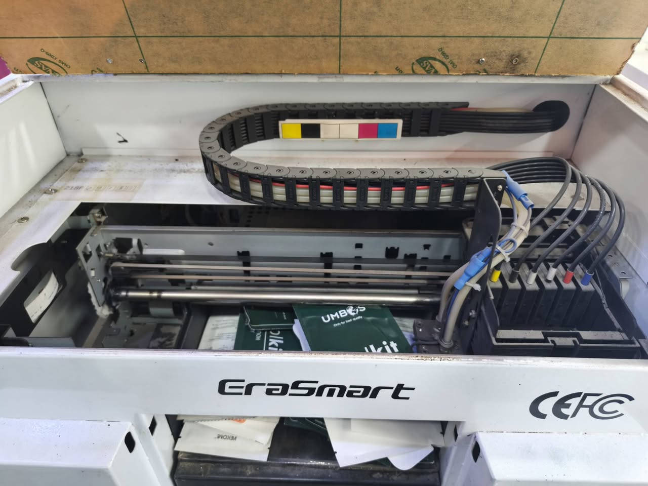 السلام عليكم عندي هاي الطابعه للبيع تطبع ع بلاستك والكفرات والكوابه
بيها فقط الهيد عاطل 
***********
