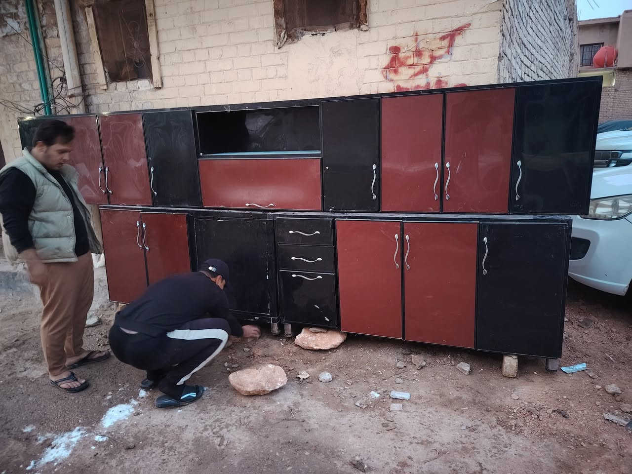 كاونتر نضيف كلش الأرضي ٣متر أو ربع والملحق ٤ مترو ١٥ سانتيم تسكام البيع المكان عل شط يم فرع السيد غازي أو منطقة الكربلا ئي يم المسبح عفك الاستفسار اوتتصل *********** اوحتى العنده مراوس أو بيع چنه حاضرين
