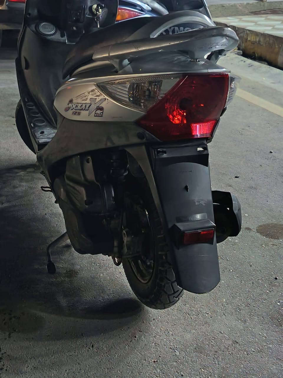 السلام عليكم 
دراجه كامكو للبيع 
مديل 14 دراجه رمبه تخبل صارله شهر من طالعه مكفوله كفاله عامه
رقم ***********
