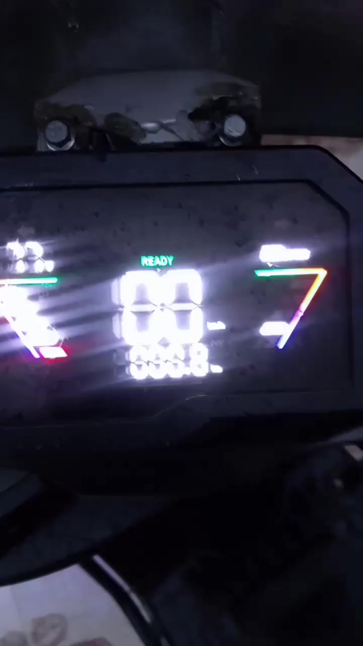 السلام عليكم ماطور شحن ادراغون للبيع سرعه 120 حقيقي تواير جدد مستعمل 3 اشهر فقط 6 بطاريات وحساسات مانع سرقه السعر 650 وبي مجال ***********
