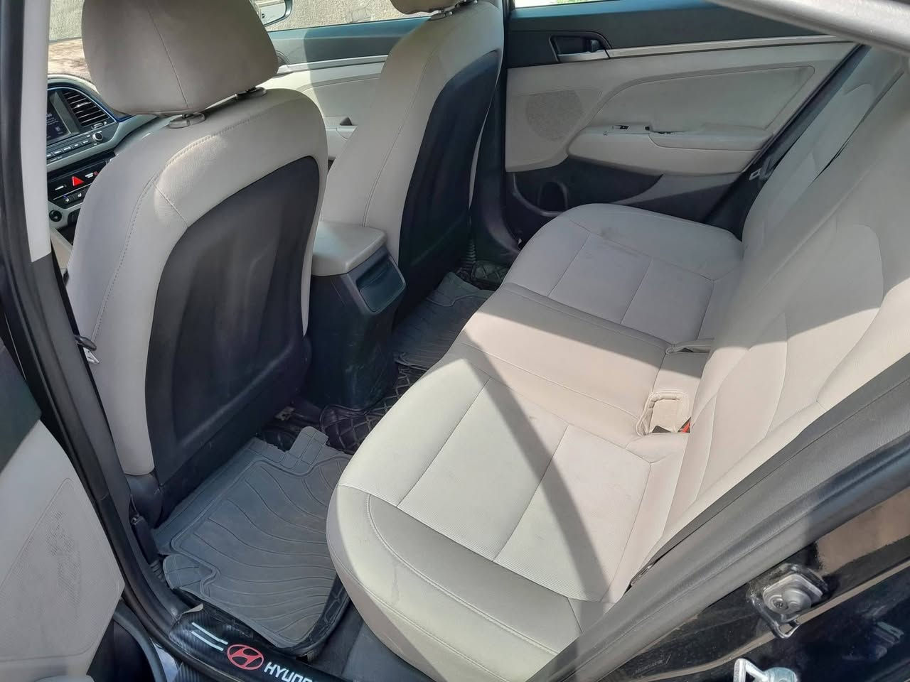 النترا 2018 وارد اميركي 
محرك 2000 دوش 
كَير 6 نمر AT 
السياره مالجناي بأسمي تحويل مباشر 
تخم تايرات جديد باتري جديد الباقي كله تمام 
بيها على كد ربع اصبع واكع من الصبغ بالبنيد موجوده صورتها
حادث امريكا مرفق صوره ايرباكات سليمه 
سونار واضح وكلشي واضح بالصور 
سعرهاا 132$ وبيها مجال 
مكاني حي اور 
*********** 
موجود واتساب و ماسنجر
