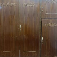 للبيع • قابل تفاوض • كسره خشب بالباب