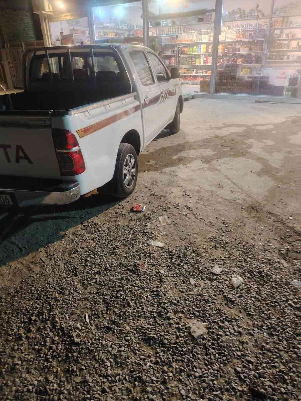 سلام عليكم للبيع تيوتا هايلوكس موديل 2012 رقم ديالى دولي تحويل مباشر كير اوتوماتيك للاستفسار ***********
