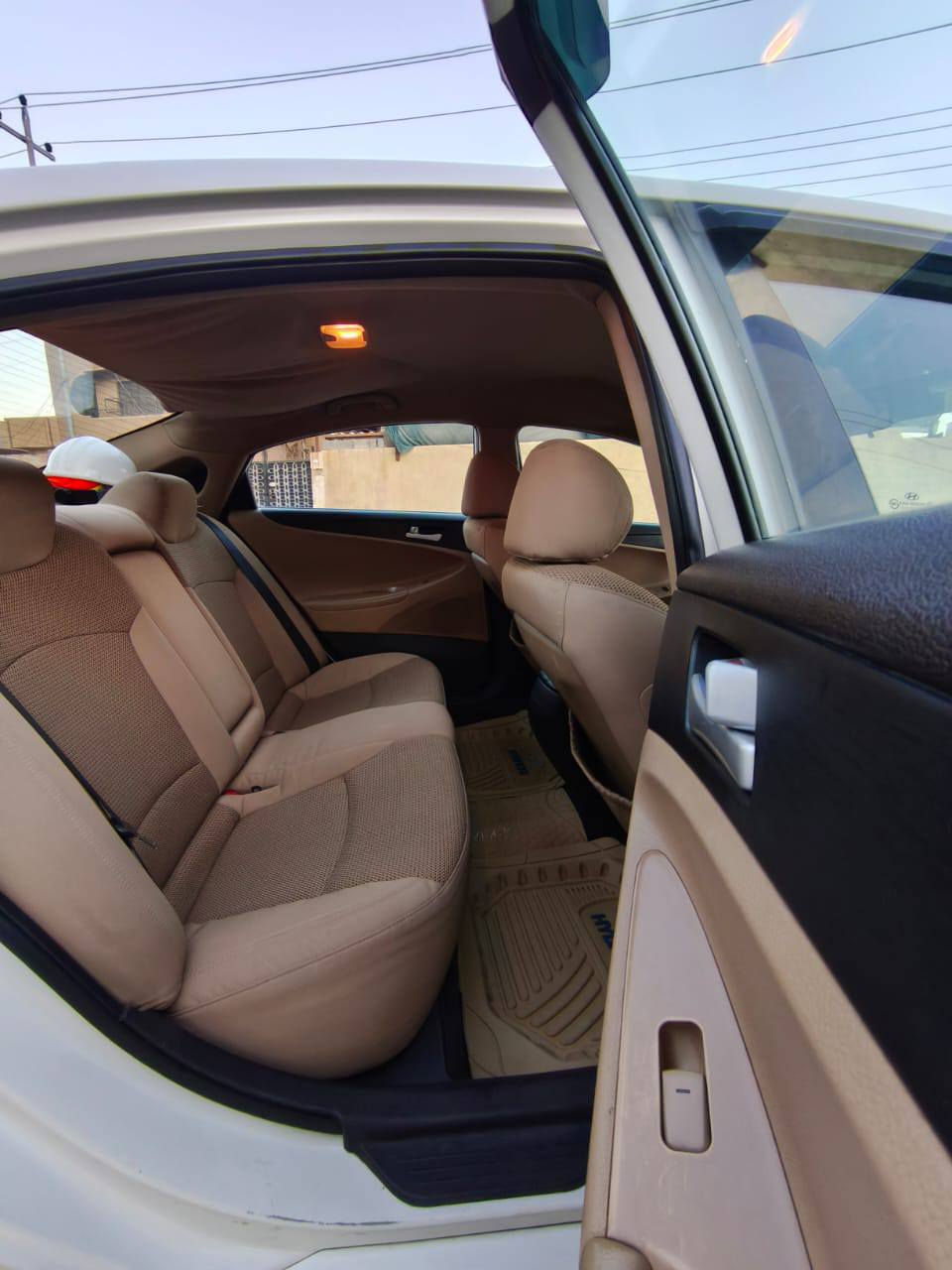 سوناتا خليجي ٢٠١١
محرك ٢٤٠٠ دوش
حساس وكاميرا خلفي وتحكم ستيرن وشفتات بالستيرن
رقم بغداد بأسمي تحويل ثاني يوم 
السياره مكفوله من الصبغ 
بيها بارد بسيط بالجاملغ الامامي اثر شخط                                             وبيهه بارد جوه قبق البانزين كلش صغير                                             صدر امامي خلفي جديد.             
 ادامه كامله فيت بم نوزلات بلكات مجاول
تخم تاير جديد 
السياره جاهزة والسعر ١٣٢$
للاستفسار ***********
