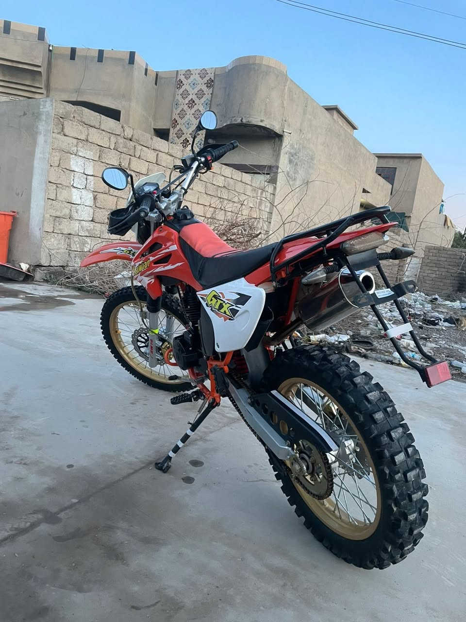 السلام عليكم 
قفاز كاويار للبيع 
موديل 24 
محرك 200 
كهربائيات كله شغاله 
لايت عالي ناصي 
لون برتقالي 
محرك نضيف مامفتوح 
السعر خاص 
***********
