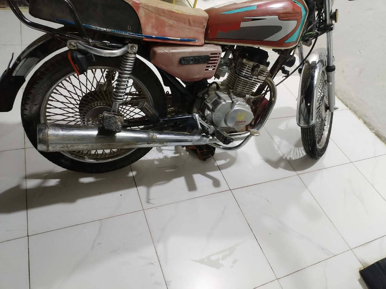 تايكر أوراق سكنر ٦ أوراق دراجه نضيفه كلشي معايزه كهربائيات شغاله بس باتري عوزه مكلف بنشر *********** اتصل مكلف بنشر
