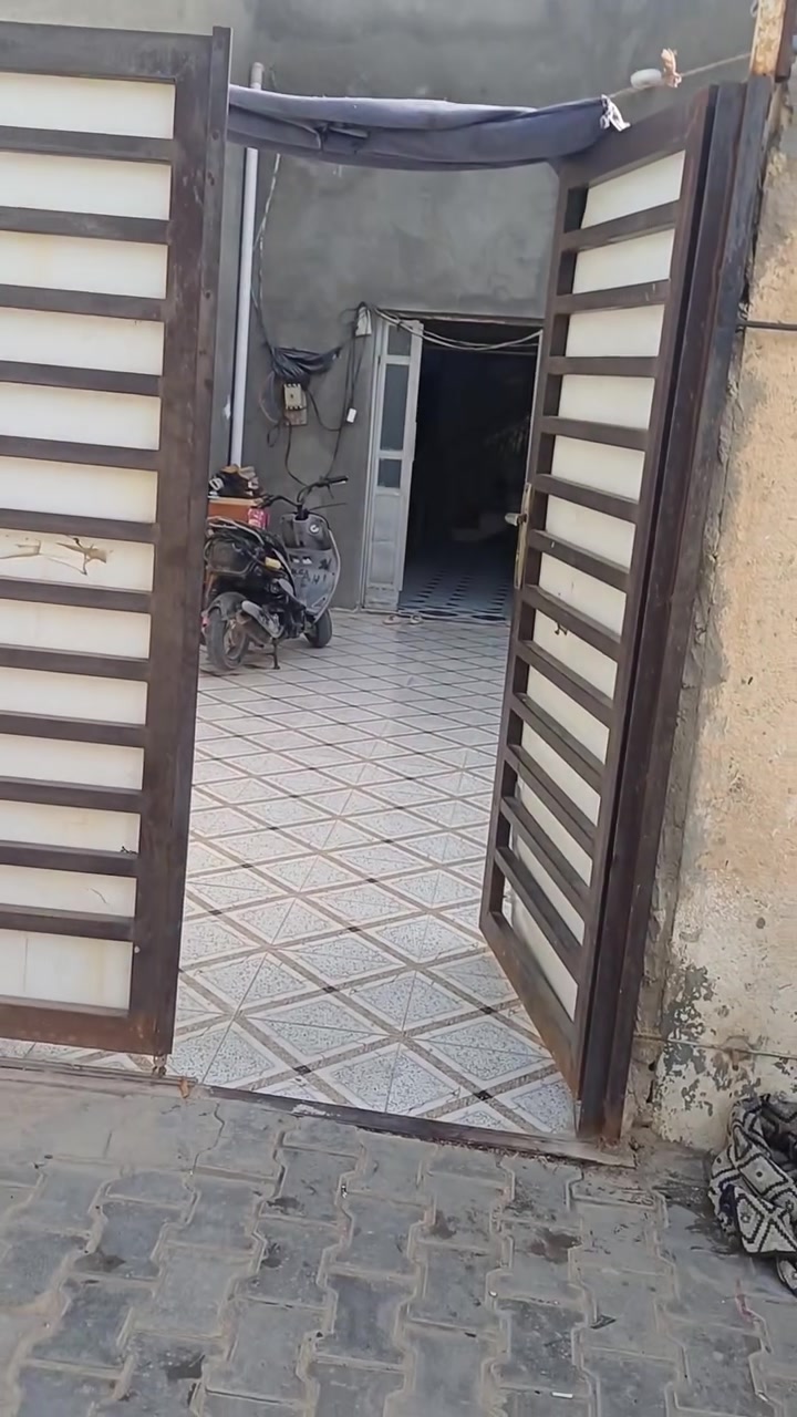 بيت زراعي للبيع المساحه ٢٠٠م خلف الملعب رابع شارع بناء بلوك عكاده يتكون من غرفتين وبراني صاله خدمات كامله للإستفسار على الرقم ***********أو مراجعه مكتب الجبل مقابل علوه المخضر
