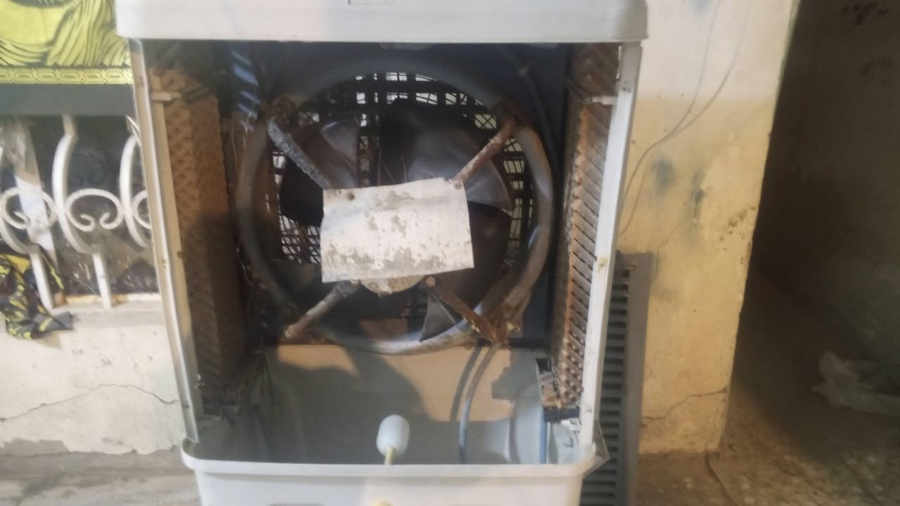 سلام عليكم مبرده للبيع ماطور عطلان بس سعر 75
وبيه مجال 
***********
