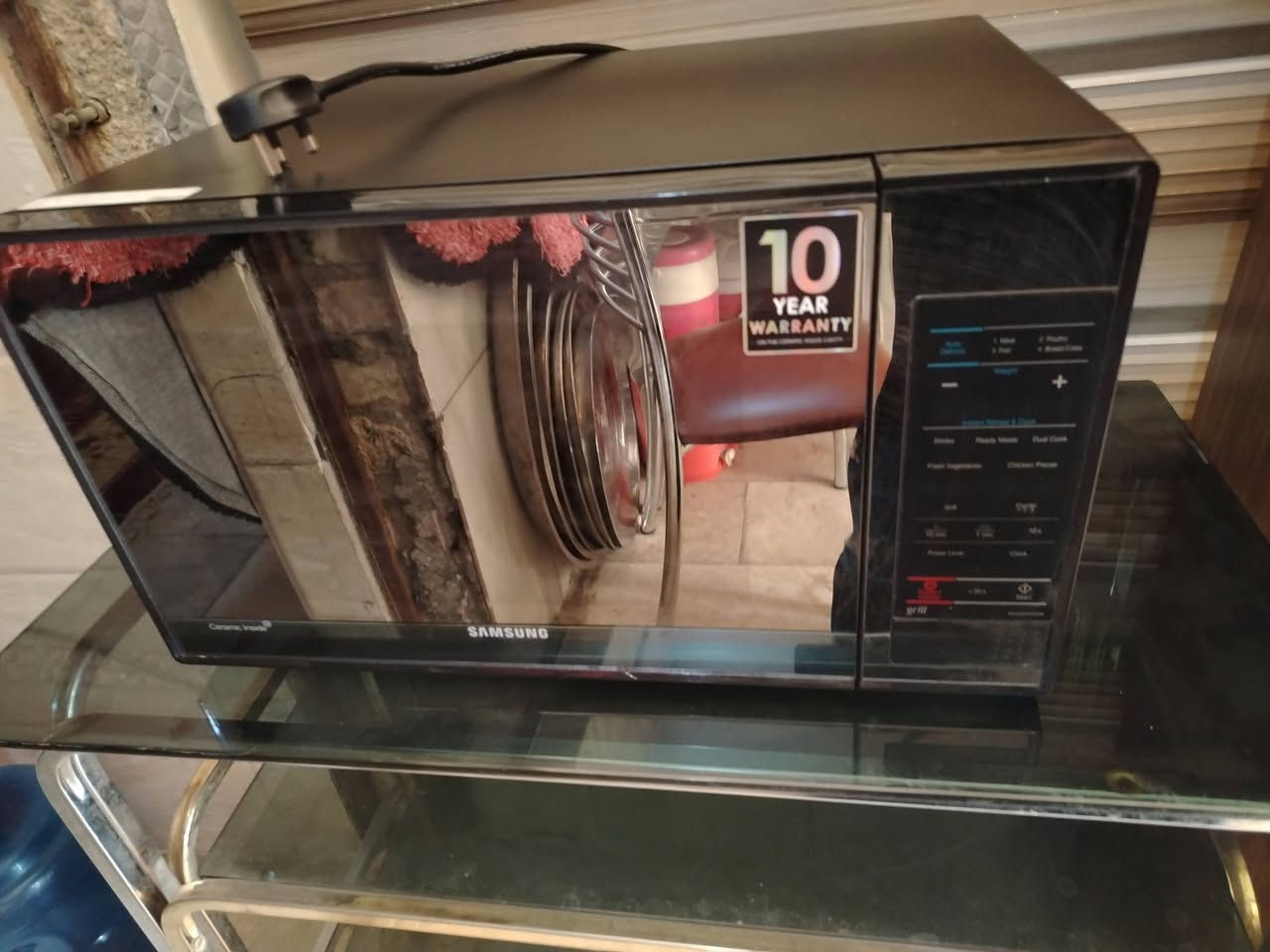 مايكرو وايف وقلايه وميز وميز طعام للبيع البنوك ***********
