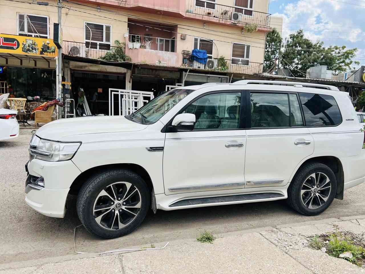 وەنەوشەی (٢٠٠٨) دووبەی كامل كراوە بە ٢٠٢١
یەك دینار مەسروفی تیانیە و بەشەرتی گێڕوو مەكینە حیزام بۆیاخە و چوار تایەو ویلی تازەی لەژێرە-بێڕەقەمی دوبەیە... ***********
٠٧٥٠٨٥٨ ٠٠٦٩
نرخی تەنها ١٨٥$
