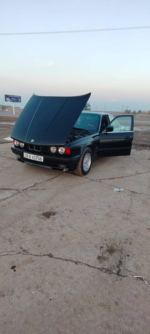 السلام عليكم ال بي ام للبيع
السياره موديل 1991 محرك فل مفتوح  حجم 525 شرط بليته فول مواصفات داخل جلد اسود سياره شرط بلا ضرر ولا معجون فقط مصبوغه عام فرن محرك كير شرط تبريد قطعتين ثلج فتحه سقف جامات كهرب كفل مركزي سنتر لوك وايرمنيه كلها شغاله سياره بسمي شرط التحويل كاربون بانزين ومعارض حسب القناعه مكان السياره موصل حي العامل السعر 57 وبيها مجال قليل ***********
