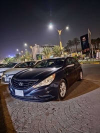 سوناتا موديل  ۲۰۱۱ وارد امريكي ماشيه ٦٩ الف ميل بدون حادث ضررها ٤ قطع ...