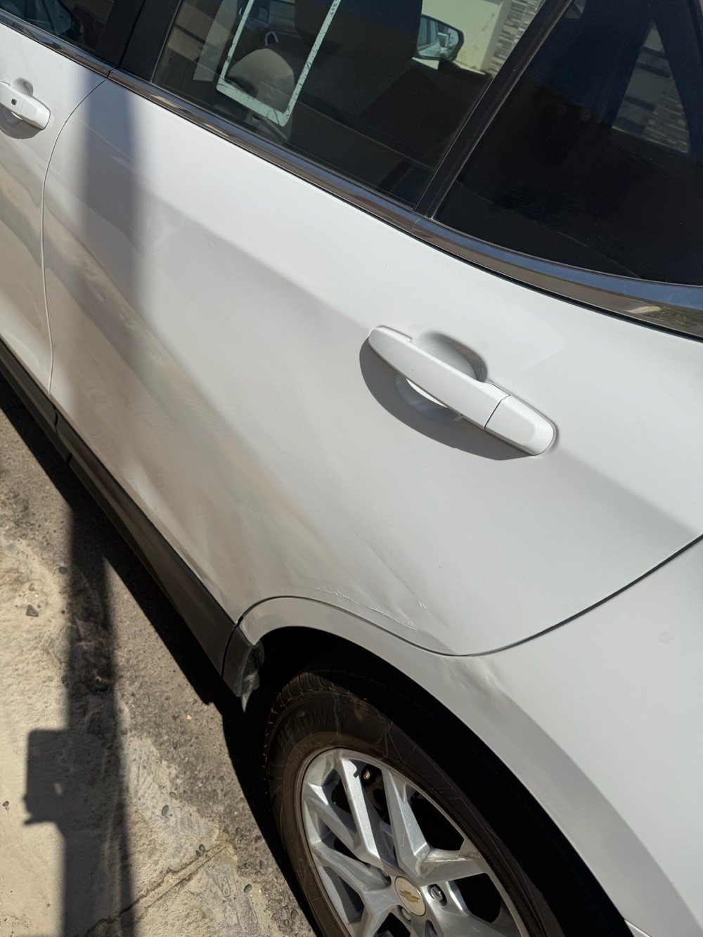 سيارة اكوينكس موديل ٢٠٢٢ اربيل ماشية ٧٠ الف وارد امريكي فول مواصفات فتحة رادار هيتر بالستيرن كشن كهرباء وبعد تفاصيل ضربتها بالجنطة الخلفية مبدل باب الجنطة وبيها بارد بالباب الي خلف السايق والباب الثاني بدون صبغ وبدون ايرباك 
العنوان البصرة / مدينة الامل 
 