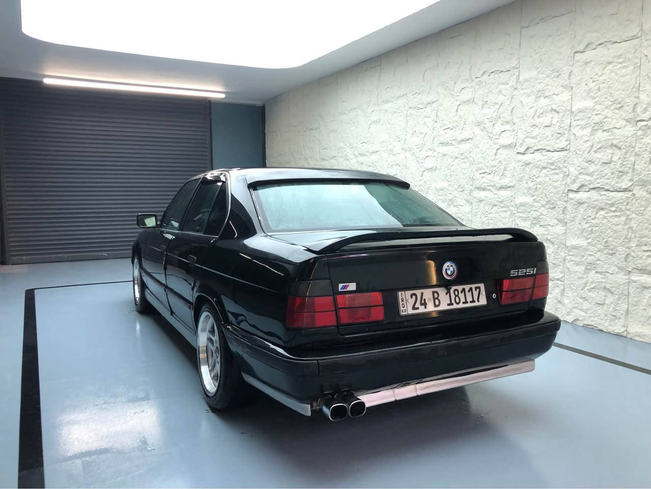 فرۆشتنی خێرا،
مۆدیل ١٩٩٣ 
مەکینە ٥٢٥ گێڕ عادی
عام بۆیاغ دەعامی قورسی نییە.
مەکینە و گێڕ لۆکە تایەی تازەیە ڕۆنی گێڕ و مەکینە و ئەکسلم تازە گۆڕیوە ٥٢٠ هەزار غرامەی تیایە ئەیگەڕێنمەوە . سعری ٥٩ گەڵا قفڵ قفڵ.
*********** شمشمل, السليمانية
