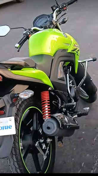 دراجه هاجي للبيع موديل 2023 نضافه خير من الله مكمرمه وكامله بس تروح سجل 

                                                          ول سعر 17ونص 
دراجه بلاديه بعده 
للتواصل *********** ومكانه رمادي الملعب
