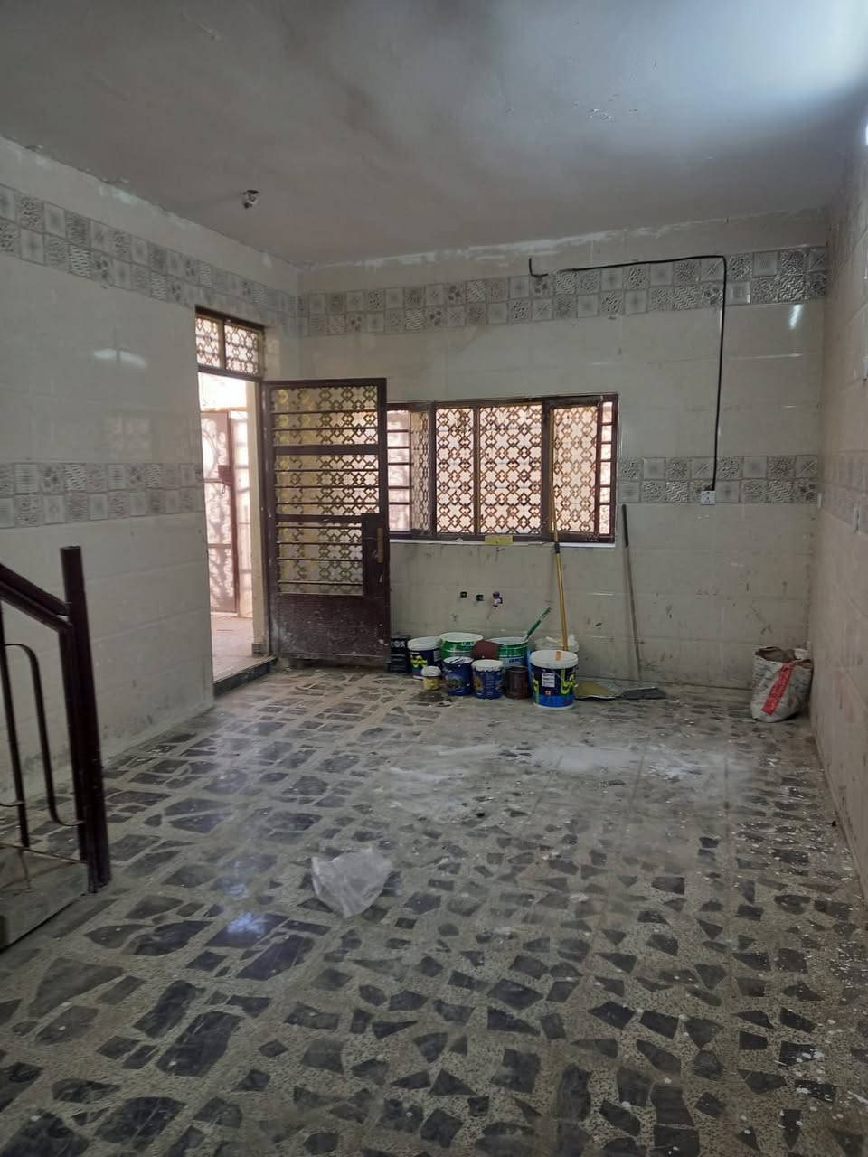 دار للبيع البلديات الصحفيين المساحة ٦٠م مربع طابو الصرف قرب علاوي ابو الشربت حديث ثلاث غرف نوم وثلاث صحيات للاستفسار الاتصال على الرقم ***********
