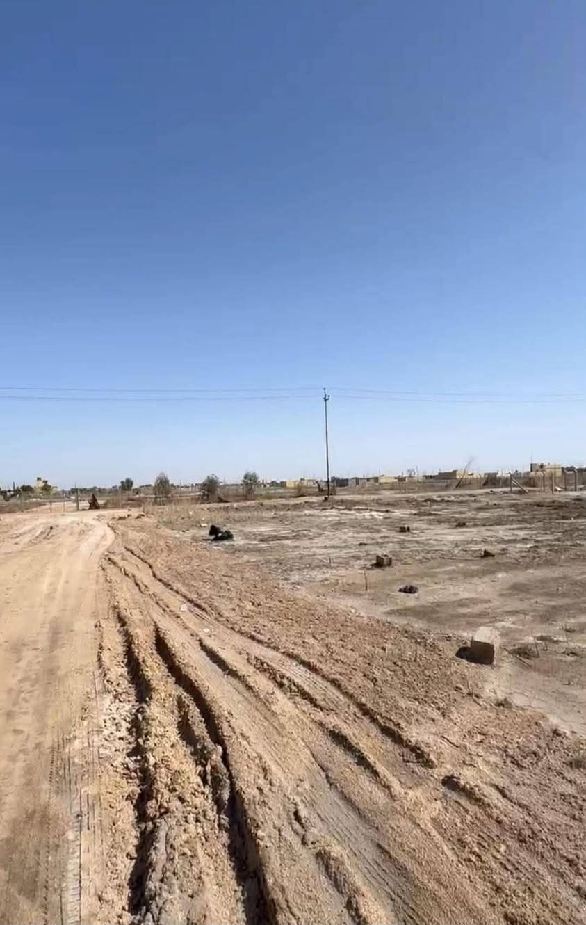 السلام عليكم قطعة ارض في حي الجوادين/
 بين النزله الاولى وثانيه مقابل حسينية الزهراء بالفرع مساحه 200 متر بسعر مناسب محدده وكامله مدخل الفرع مالتها سبيس / بسعر مناسب للاستفسار الاتصال على  الرقم ***********
