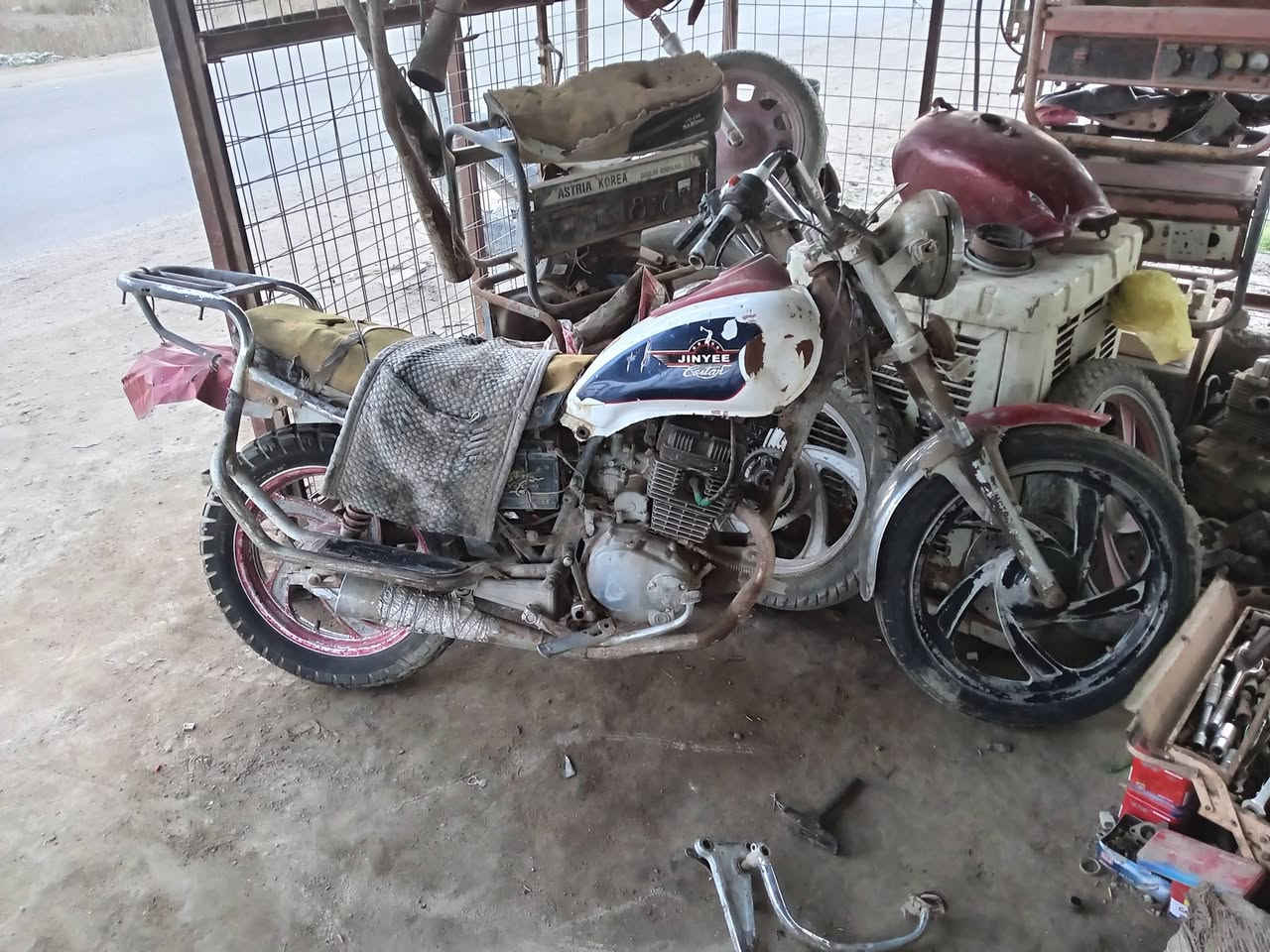 السلام عليكم جونده شغاله للبيع. وغراض تفصيخ للبيع للتواصل ***********
