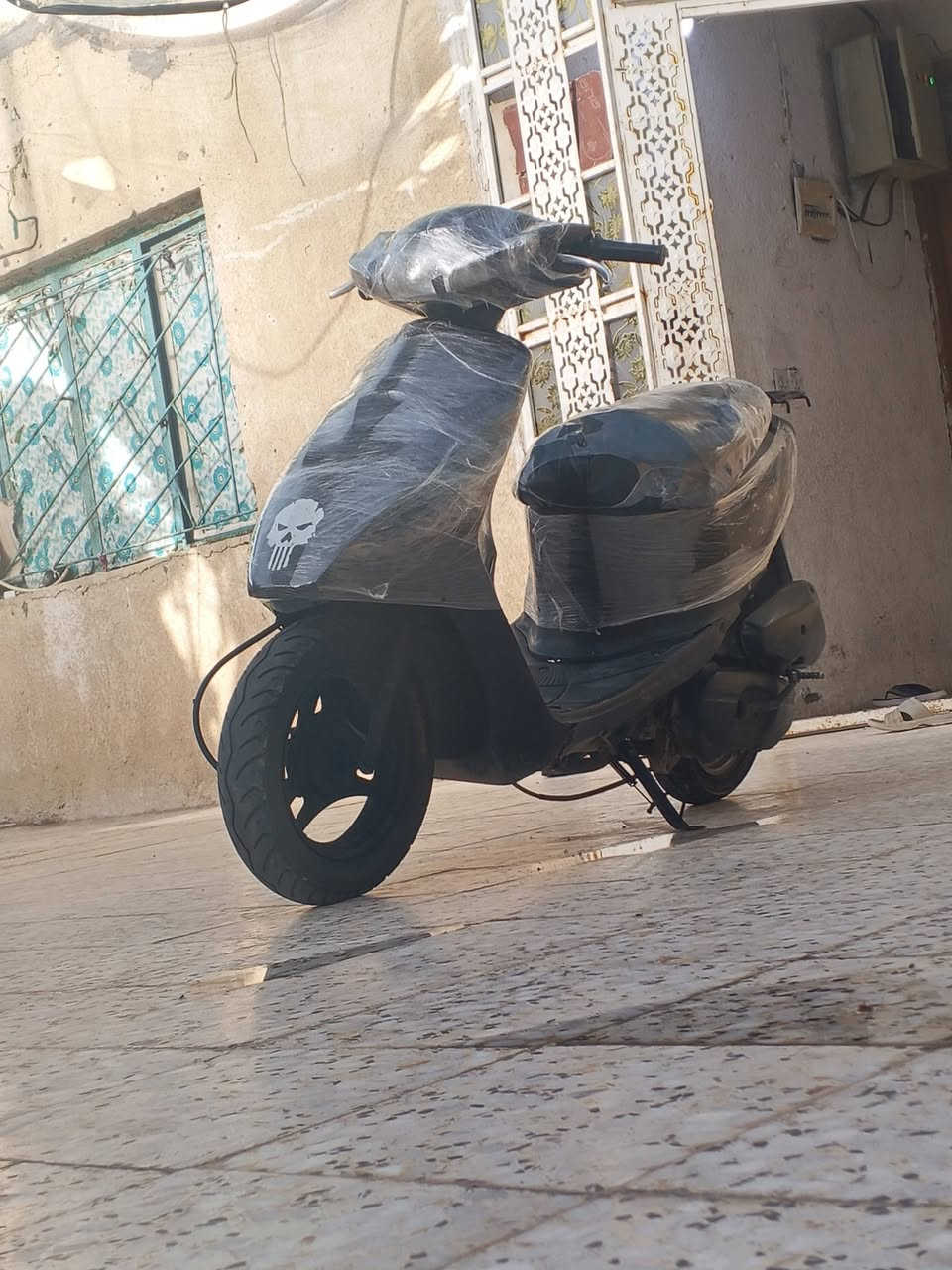 772 375 3920.    السعر 200 وبيها مجال بالعماره.  هذا رقم اتصل علي
