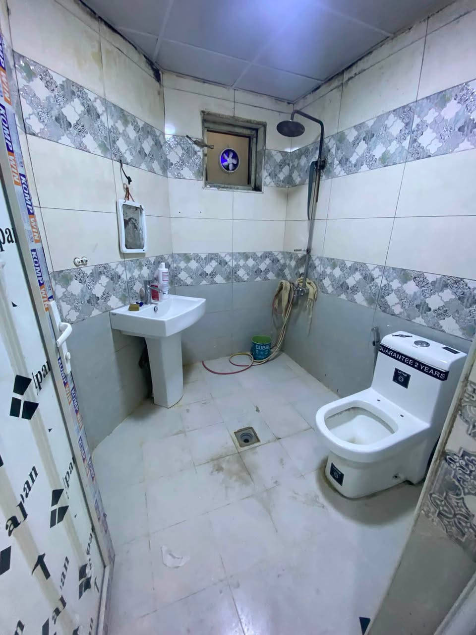 بيت للايجار مساحة 85 متر خلف مطعم اكليل الجبل
يتكون من الطابق الاول مدخلين صاله + مطبخ + غرفه نوم + حمام + منور
الطابق الثاني 2غرفين نوم + حمام 
بيتونه وبلسطح اكو غرفة سندويش مثل المخزن يعني 
والبيت بي خط انترنت وبي خط كهرباء 

سعره مليون 

للاسـتفسـار الاتـصال علـى الارقـام التـاليه  او زيـاره مكـتب عبدالله الرفيـعي السيـديه_شارع الضـباط_ مقابل مجـمع لحـوم جويـلي 

#مكتب-عبدالله-الرفيعي

***********

‏‭***********‬

‏‭+964 770 712 2380‬

━━━━━━━━━━━━━━━

#بيت #عقارات #منزل #بيع #وساطة_عقارية

#شركة #سيدية #بغداد #عراق

#عقارات_السيدية

#عقارات_الكرخ #ايجار_تجاري

#بنايات_سكنية

#عقارات_القادسية #عقارات_اليرموك #عقارات_المنصور

#عقارات_الحارثية #عقارات_الكاظمية #عقارات_الاعظمية

#عقارات_العطيفية #عقارات_حي_الجامعة
