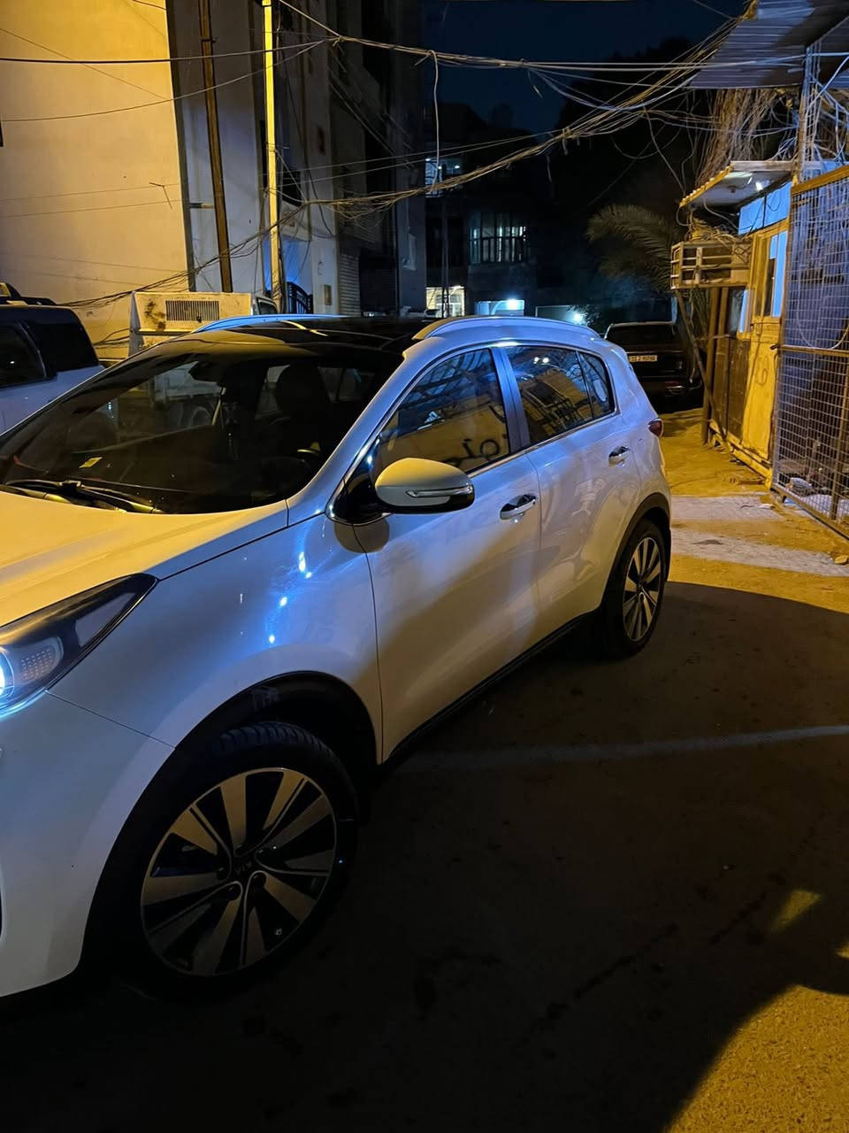 سلام عليكم
سبورتج خليجي ٢٠١٩ فول مواصفات بوضع الشركه 
ماشيه ٤٩ الف كيلو متر حقيقي
بيها جاملغ خلفي صبغ فقط قطعه وحده بس  بدون دواخل وموضح بالصور مصوفر
مواصفات بانوراما
كشنات ثنين كهرباء 
اوتو هولد 
هاند بريك بصمه
جنطه كهرباء
بصمه تشغيل وابواب 
وتشغيل عن بعد
كامره خلفيه
شاشه كبيره
سياره من دعاميه لدعاميه بدون اي نقص 
كير مكينه حداديه تبريد كلها كفالة بوضع لشركه
سعر السياره 187 ورقه وبيها مجال بسيط
***********
بغداد الكراده
