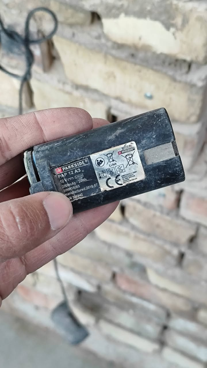 بطاريه مع شاحنه باركسايد الشاحنه يشتغل الكلوب نالته بس البطاريه متاخذ شحن أبيعهن اثنينهم فحم ب5الاف


**إذا كنت صاحب هذا الإعلان وتريد حذفه لأي سبب، رجاءا أرسل رسالة إلى الدعم الفني**