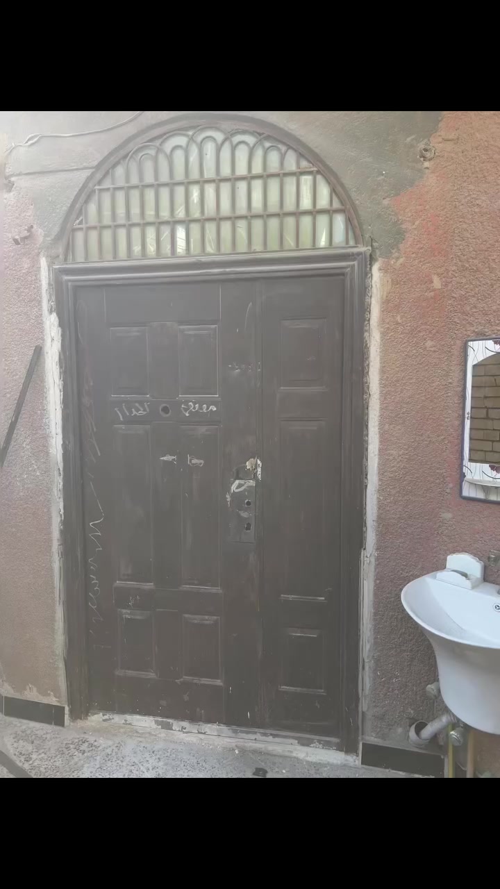 مصطفى الحداد
لعمل الابواب والشبابيك وتغليف بديل الخشب وعمل الكرفانات والقمريات 

للاستفسار ***********
