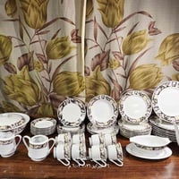 طقم صيني قديم • ٥٩ قطعة • استيراد الاسواق المركزيه