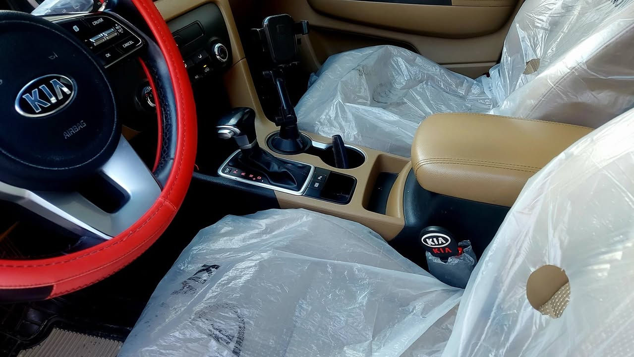 السلام عليكم
سبورتج 2019 شكل 20 خليجي للبيع 
السيارة مواصفات البيسك 
السيارة استخدام شخصي ماشية 100
السيارة بيهة بارد صغير في الباب الخلفي 
رقم بغداد الجديد بأسمي سنوية جديدة تحويل مباشر ثاني يوم 
مكان السيارة بغداد
***********
