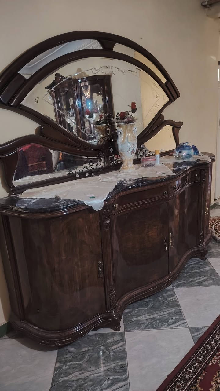 سفره كامله للبيع نيش وبوفيه بالرخام  وتربيذه بالازاز ٨ كراسي


**إذا كنت صاحب هذا الإعلان وتريد حذفه لأي سبب، رجاءا أرسل رسالة إلى الدعم الفني**