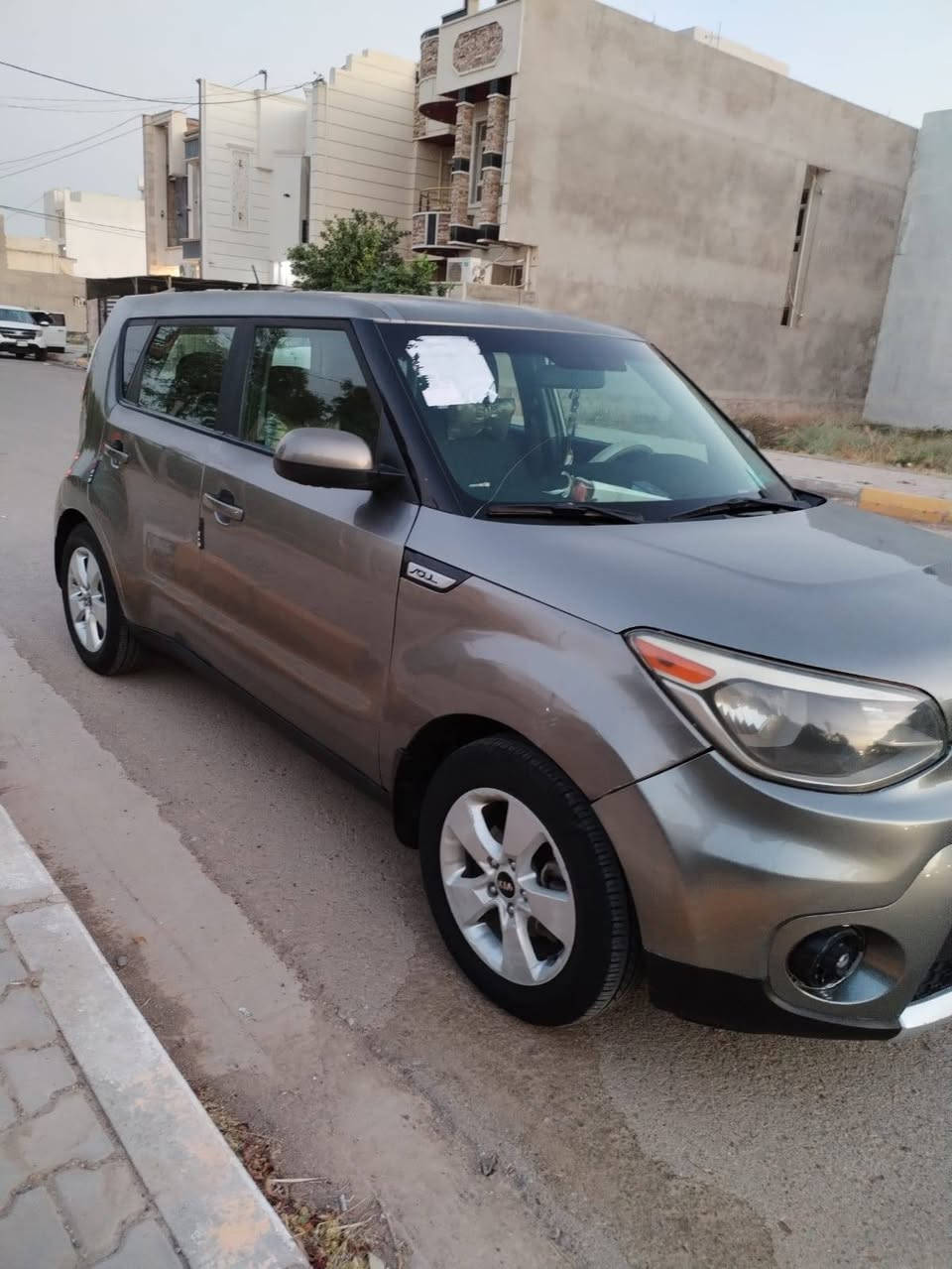 كيا صول موديل 2018 محرك 1600 وارد امريكي ضررها بنيد مبدل والقمارة بيها جراد سيارة كاملة بدون نقص بأسمي 
*********** سعرها 105 وبيها مجال
ماشية 64 ميل 
مكانها ديالى بعقوبة
