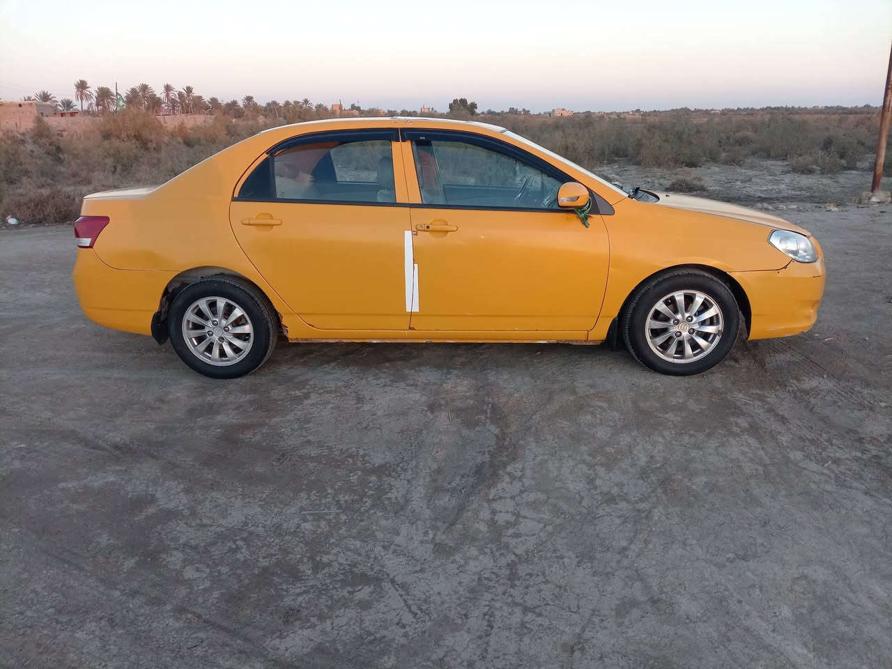 السلام عليكم للبيع بيوايدي موديل ٢٠١٣ السياره جاهزه مكينه كورلا جديده تبريد تخم تاير حداديه جاهزه السياره غير مكفوله  ***********. السعر 35 وبيه مجال
