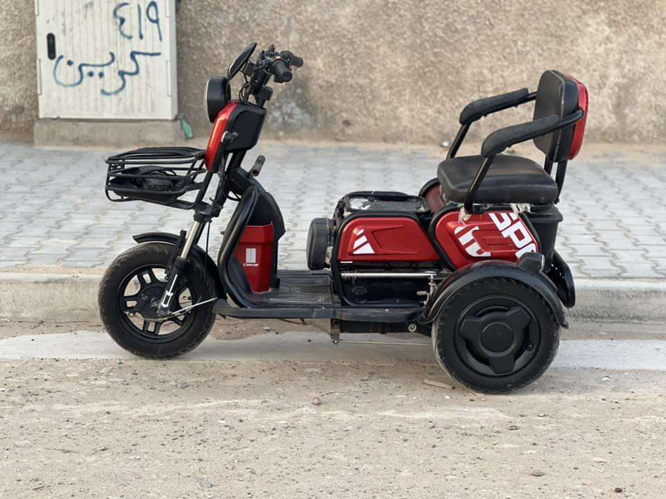 سلام عليكم شباب دراجه ثلاث عجلات اللبيع دراجه زيرو زيرو بعدها استخدامها12 فقط وصل شراء موجود دراجه بعدها زيرو كل غراضها كامله وجاهزه تجي وتفحص وشوف بعينك كل عيب ونقص مابيها. مواصفاتها تخبل 

الموديل 2026
بطاريات دبل  
النوع 3عجلات 
السرع 1.2.3
المقاعد 3 ووصير ثنين وصير نفر واحد 
تشغيل عن بعد 
جهاز انذار السرقه 
تشغيل عن طريق بصمه وسويجً 
بصمات سويجات كلها كامله 
بريكات 3 بل رجل وثنين بل أيد 
كرسي متحرك 
سله خلفيه وسله اماميه 
اشاير رباعيه
تايرات جوبلس 
بريكاتها بل مكان 
دراجه مشحونه 3 مرات فقط 

اي استفسار اتصال 

***********

العنوان بغداد
