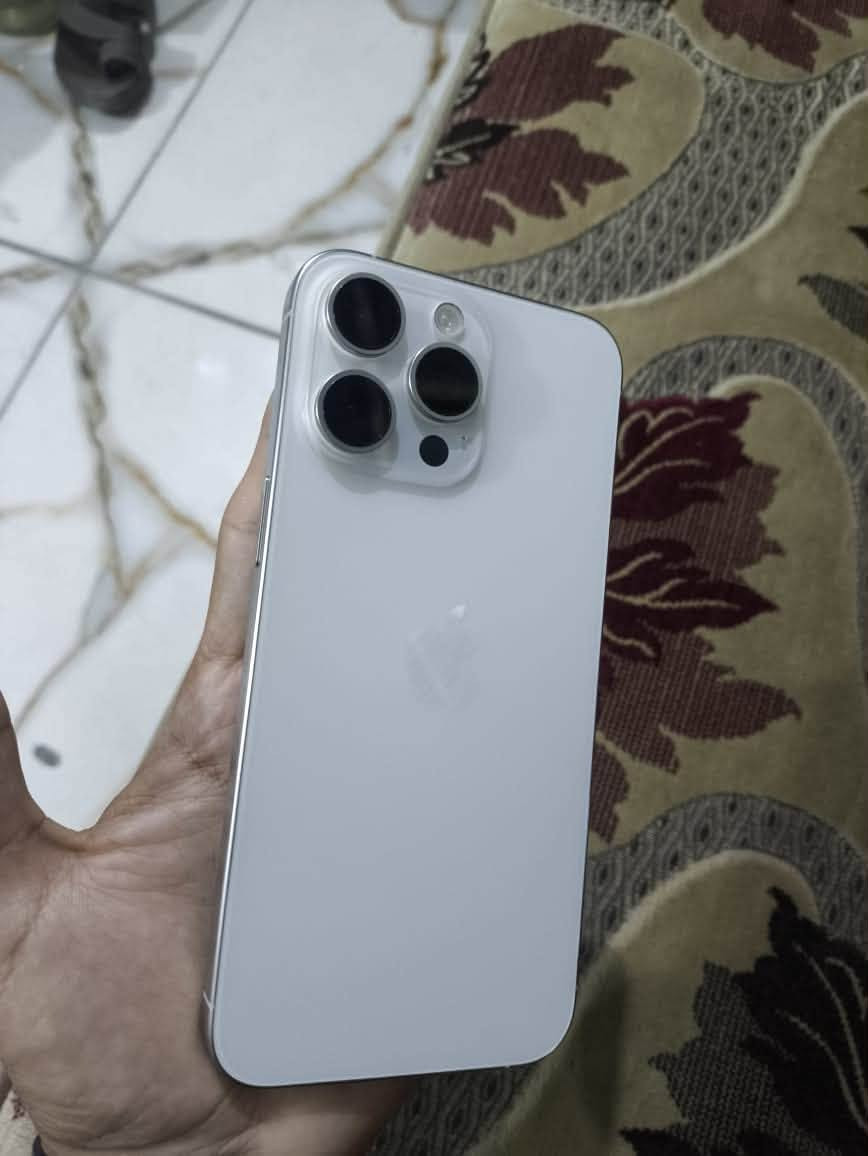 للبيع أو مراوس ب ٢٥ ألترا
آيفون 15 برو ماكس 

ذاكره 256
بطاريه 89
ماستر 
وتر بروف 
لون ابيض 
غراضه كامله 
مكاني مشخاب 
رقمي ***********
