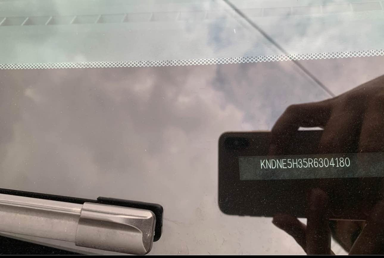 كيا كرنفال 2024 Kia carnival 
مواصفات فوول بدون فتحة 
صندوق شفت ، باب كهربايي ، دواخل جلد مشمشي 
محرك V6-3,5 كبس ، ماشي ٢٤ . الف كم 
بجم و خلفي كبس ، نص جاملغ خلفي صبغ 
باب مبدل بيلادي بس مو نفس اللون 
ايرباك فقط بردة ، 
سيارة مال بيت ايد واحد نظيف جاهز 
عنوان اربيل / ***********
سعر / ٢٩٠ $ مجال ▪️ أربيل, العراق
