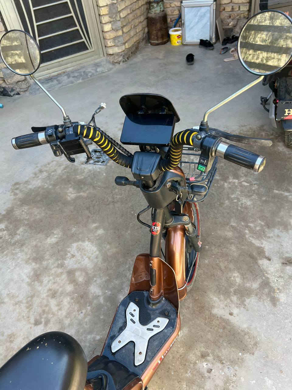 السلام عليكم
دراجه شحن للبيع نظيفه كلش بس بطاريات بيها هابطه
مكاني طارميه الفارس ***********
