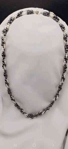 قلادة اصلية ( كولييه ) من اللؤلؤ الطبيعي والحديد الصيني المبروم مع فواصل تغليف ذهب ، وزن القلادة 55 غم ،،،، 

       ***********     واتساب & فايبر
