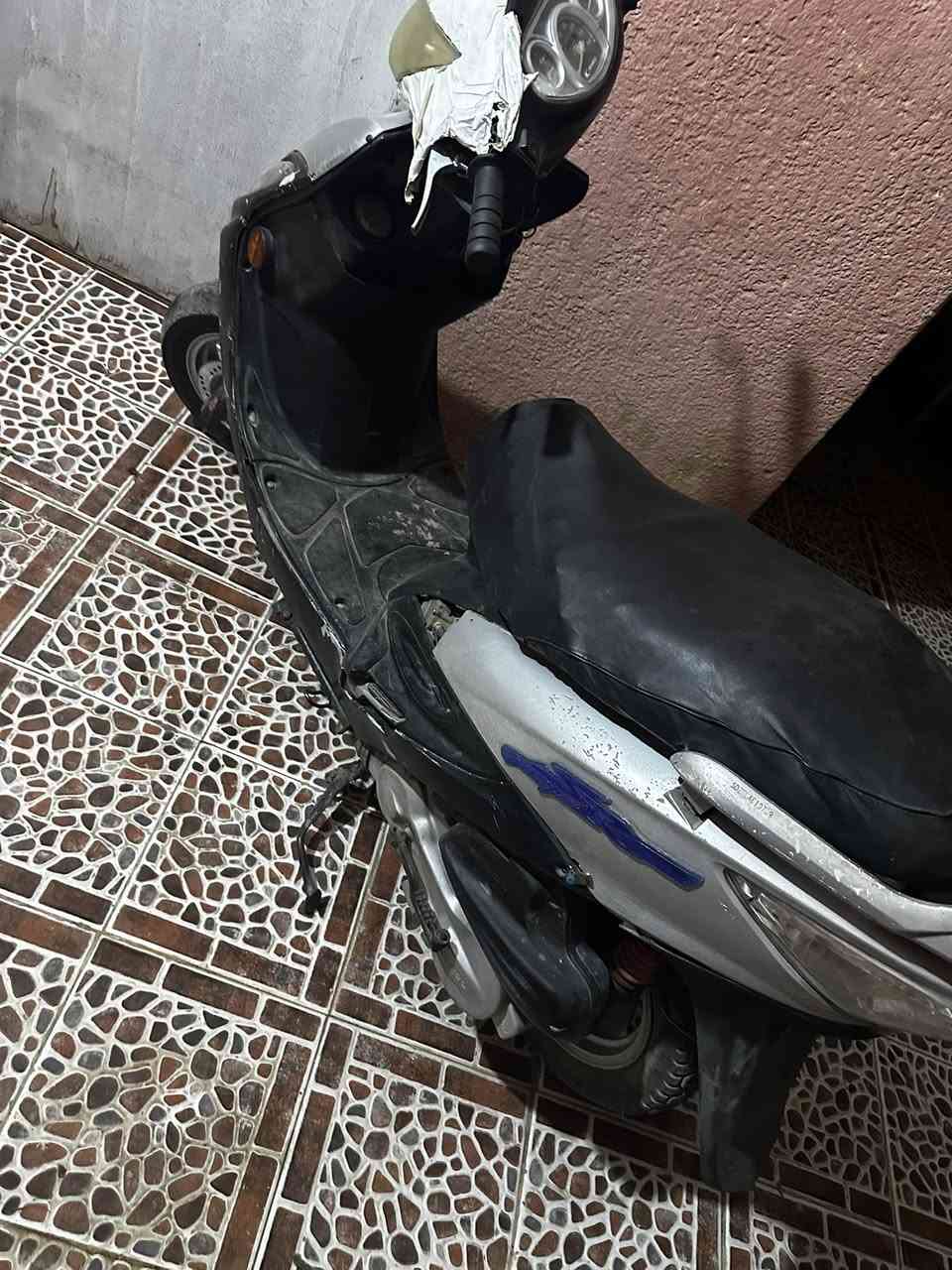 المكينه مجفته مرتين بيها كسر بسيط بالكفر مثل ماموضح بالصور وقبق البانزين معلگ مرات يفتح تكدر بدرنفيس او تسويه بكيفك السعر 275 وبيها مجال حك الجيه 

مكاني رفاعي تقاطع الملعب 

الرقم:***********

واتساب :***********
