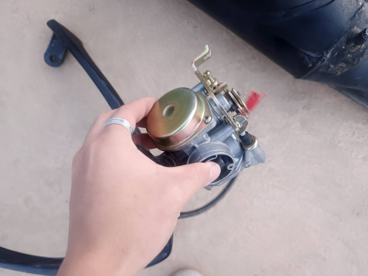 سلام عليكم 
غراض ماكس للبيع 
شاصي عدله حاضره لتعميره 
صالنصه أصلي صمجيه مال حاويه و أي لحيم ماكو 
كاعيه باتري 
و كابريتر 
و سبايدر كاربون 
شراي خاص و شلع هم ابيع مكاني كركوك 
ورقمي ***********
