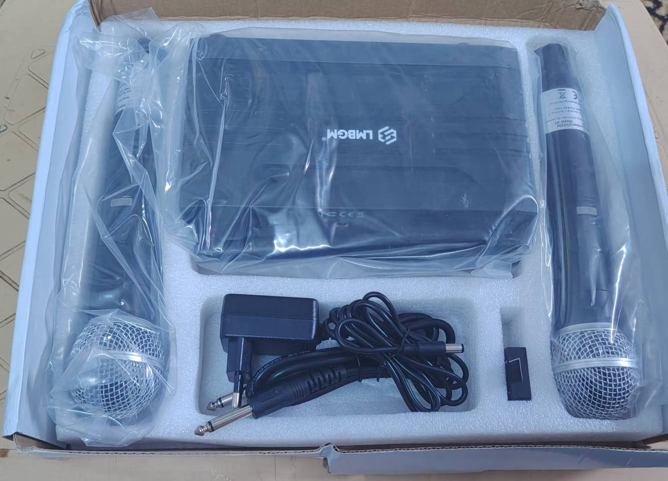 السلام عليكم اخوان
مايك احترافي
ومايكين وايرلس
بالصور للبيع أعلى سعر للاثنين ياخذهم الف عافيه
يوجد توصيل  وبخدمتكم


**إذا كنت صاحب هذا الإعلان وتريد حذفه لأي سبب، رجاءا أرسل رسالة إلى الدعم الفني**