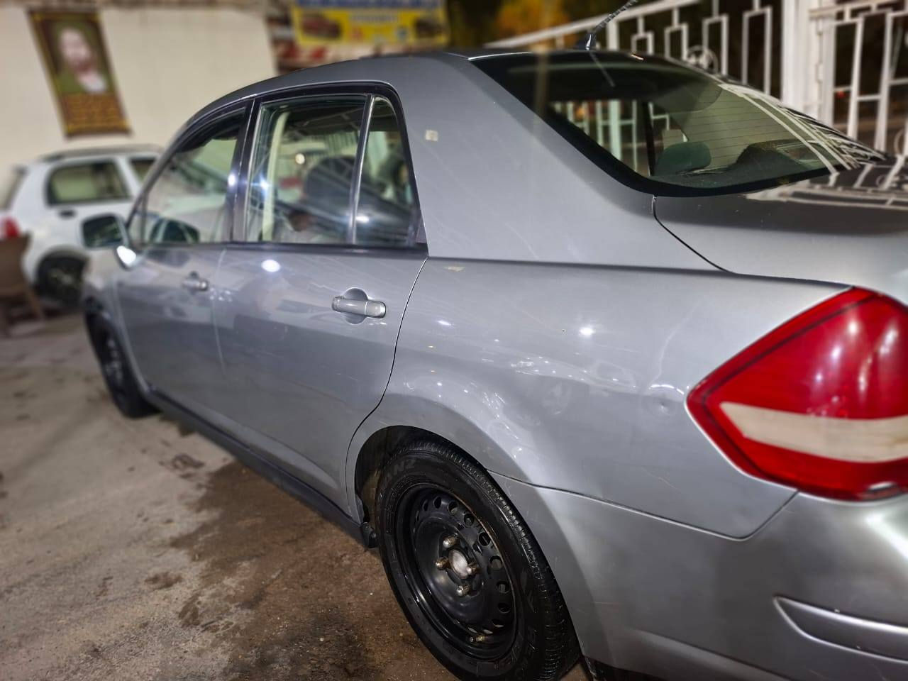 السلام عليكم نيسان فيرسا موديل ٢٠١١ رقم ديالى بأسمي سيارة جاهزة وكامله محرك طابوكه جديد كير جديد تبريدها ويه السويج تدفئه شغالة صدرها جيد كهربائيات كلها شغالة مكان السيارة ديالى بعقوبه سعرها ٧٣  وبيها مجال للاتصال ***********
