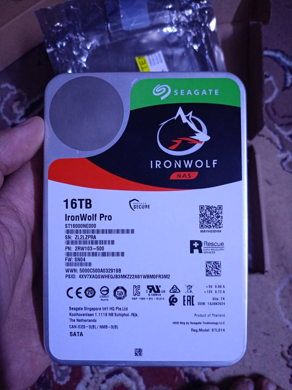 السلام عليكم هارد تيره 16 كبس شركة فتحته و فحصته على لابتوب مالتي قديم يشتغل وماعرض ماعرف ليخدمه يباع فحم عالوضع هذا اعلى سعر ابيع *********** 
توصيل موجود
