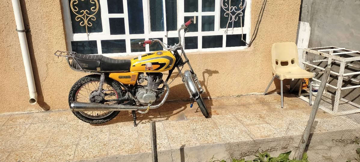 السلام عليكم من رخصة الادمن دراجة ايراني موديل 18رياضي جاهزة بدون اوراق مكفولة من السرقةالسعر250 وبيها مجال العنوان بعقوبة كاطون الرازي قرب شارع المدارس للاستفسار الاتصال على ***********
