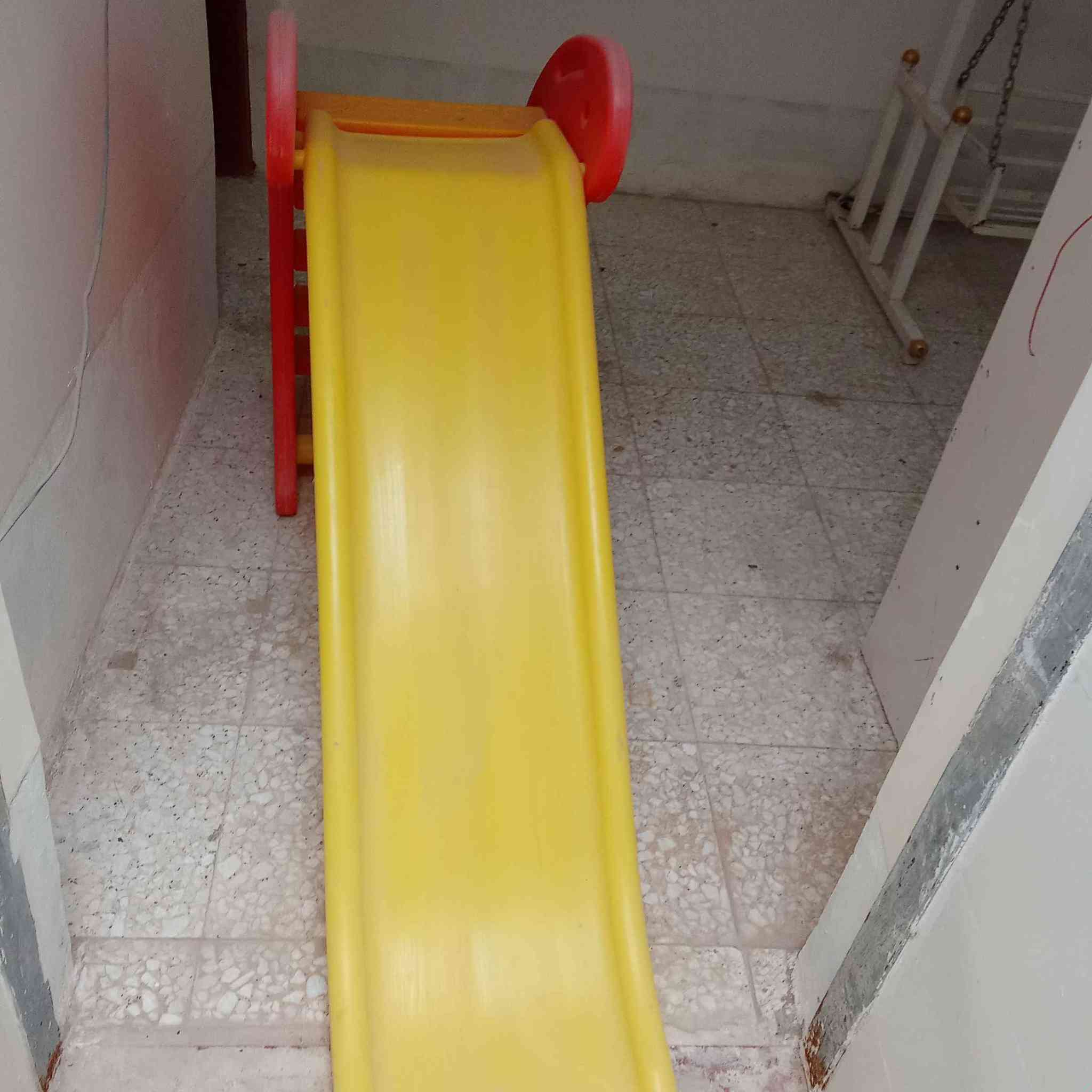 زحليقة اطفال السعر ٥٠ الف كلش قويه ضد الكسر بلاستك مبطنه طبقتين تتحمل وزن عالي العنوان ..نجف  *********** Singapore
